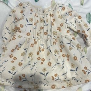 Baby size 6 month dress. Carters brand. Worn once. Let friendly smoke free home.